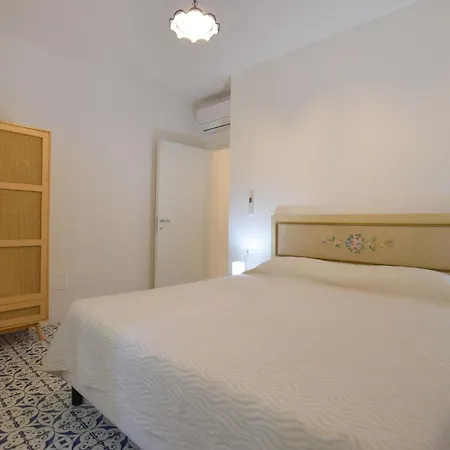 Сasa de vacaciones Stunning In With House Sea View *